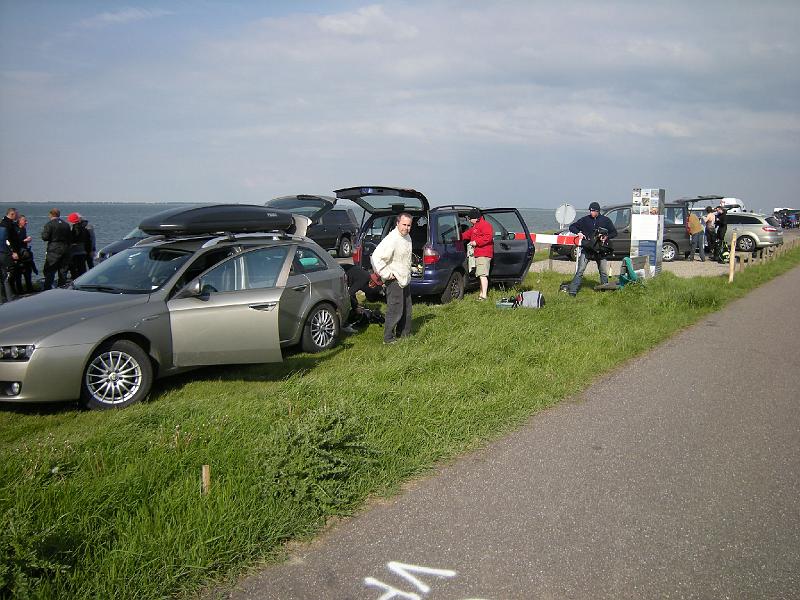 100514_parking-Wemeldinge_01.JPG - Préparatifs pour la plongée au Parking à Wemeldinge